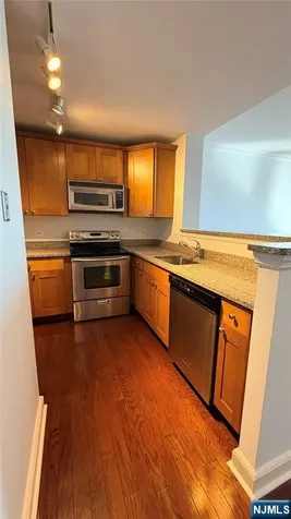 6407 City Place Edgewater NJ 07020