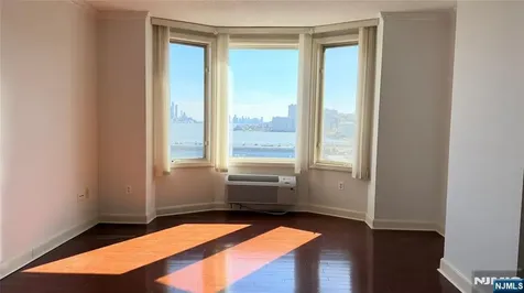 6407 City Place Edgewater NJ 07020
