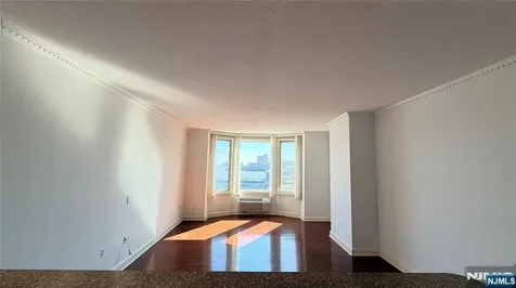 6407 City Place Edgewater NJ 07020