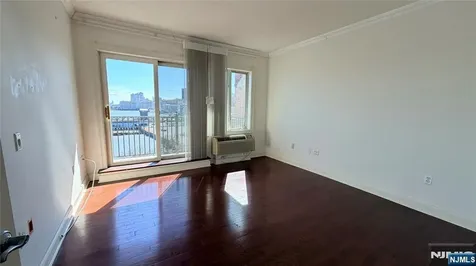 6407 City Place Edgewater NJ 07020