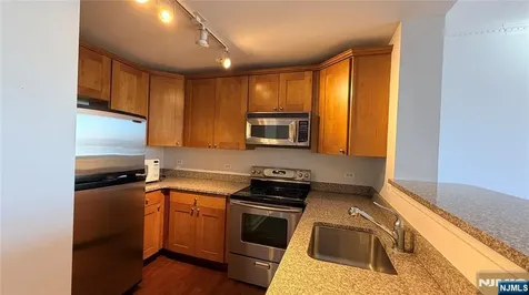 6407 City Place Edgewater NJ 07020