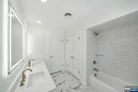 853 Shadow Ridge Road Franklin Lakes NJ 07417
