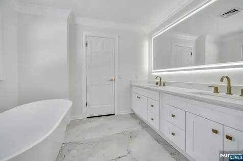 853 Shadow Ridge Road Franklin Lakes NJ 07417