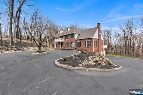 853 Shadow Ridge Road Franklin Lakes NJ 07417