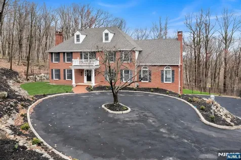 853 Shadow Ridge Road Franklin Lakes NJ 07417