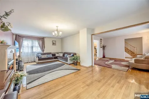 255 Jefferson Avenue River Edge NJ 07661