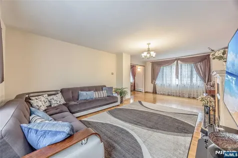 255 Jefferson Avenue River Edge NJ 07661