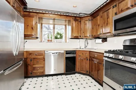 535 Cleveland Avenue River Vale NJ 07675