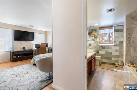 48 Quartz Lane Paterson NJ 07501