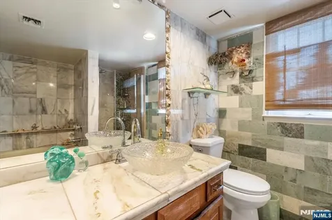 48 Quartz Lane Paterson NJ 07501