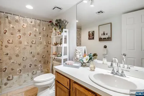 48 Quartz Lane Paterson NJ 07501