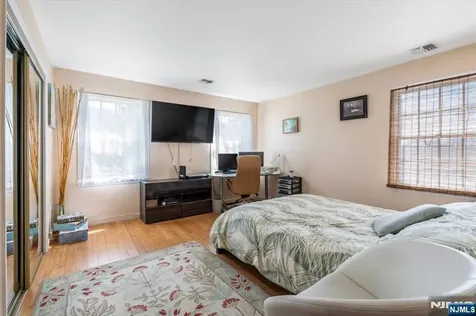 48 Quartz Lane Paterson NJ 07501