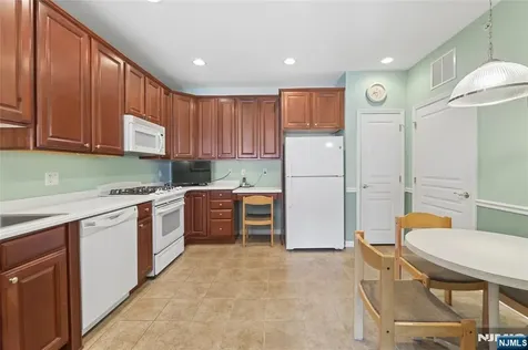9402 Warrens Way Wanaque NJ 07465