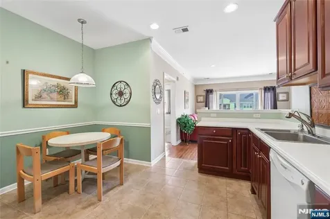 9402 Warrens Way Wanaque NJ 07465