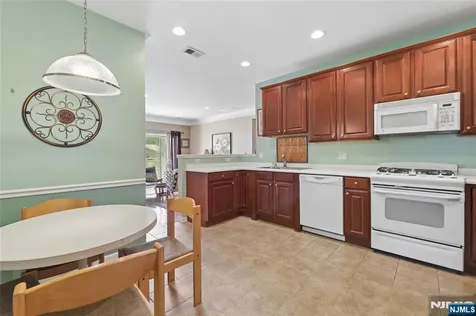 9402 Warrens Way Wanaque NJ 07465