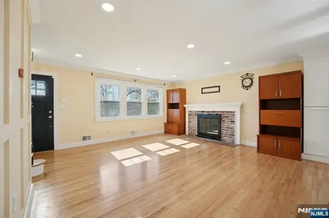 59 Oakwood Drive Wayne NJ 07470