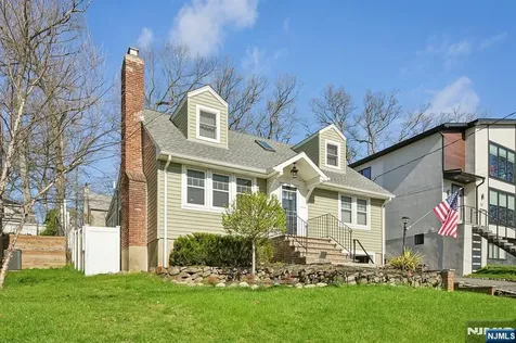 59 Oakwood Drive Wayne NJ 07470