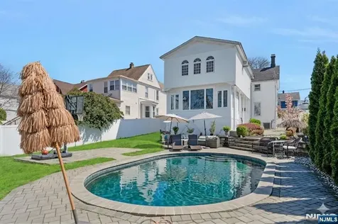 158 Carmita Avenue Rutherford NJ 07070