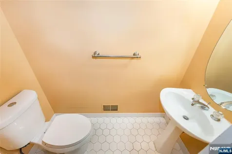 10 Gannet Court Wayne NJ 07470