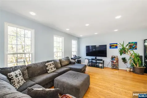 10 Gannet Court Wayne NJ 07470