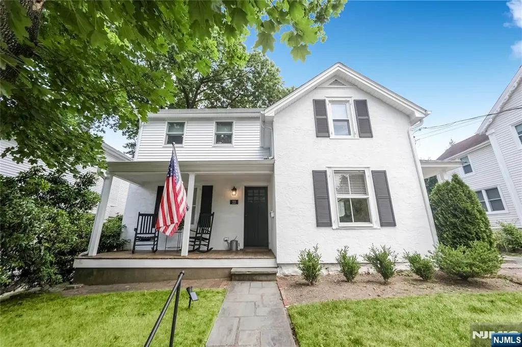 22 Center Street Midland Park NJ 07432