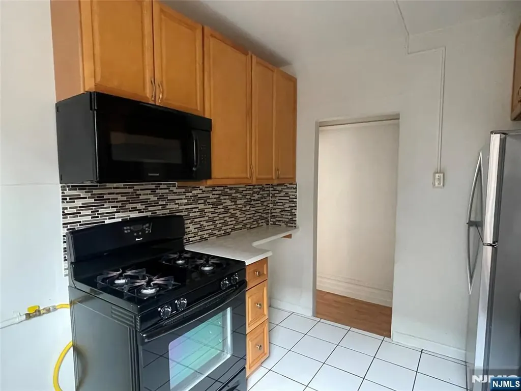 10 Hilliard Avenue Edgewater NJ 07020