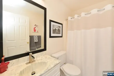 20 Parkside Court Wayne NJ 07470
