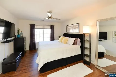 20 Parkside Court Wayne NJ 07470