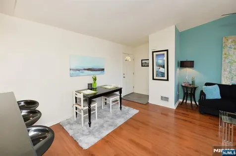 20 Parkside Court Wayne NJ 07470
