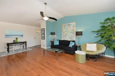 20 Parkside Court Wayne NJ 07470