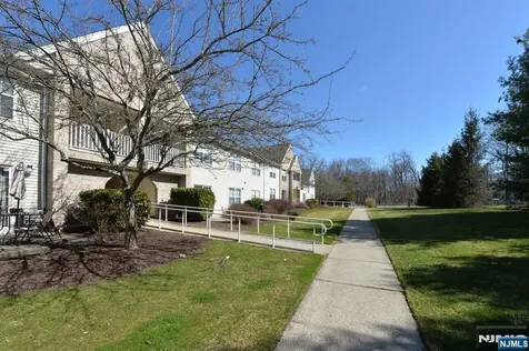 20 Parkside Court Wayne NJ 07470