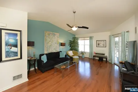 20 Parkside Court Wayne NJ 07470