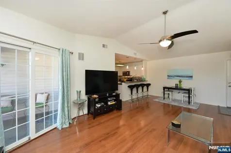 20 Parkside Court Wayne NJ 07470