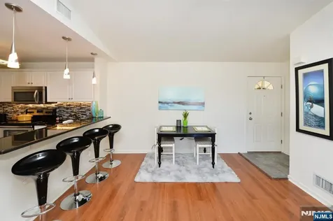 20 Parkside Court Wayne NJ 07470