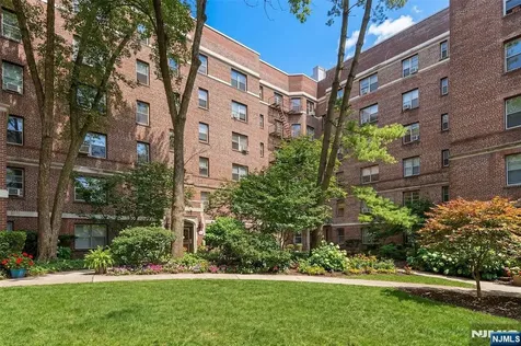 100 Palisade Avenue Englewood NJ 07631