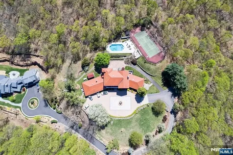 912 Cherokee Lane Franklin Lakes NJ 07417