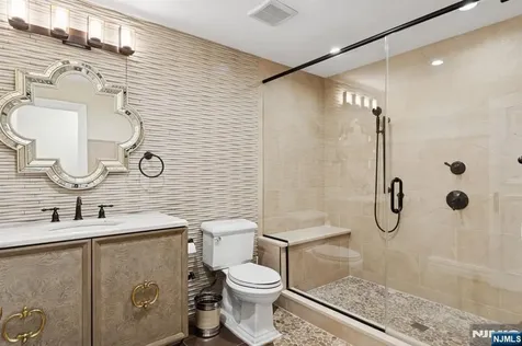912 Cherokee Lane Franklin Lakes NJ 07417