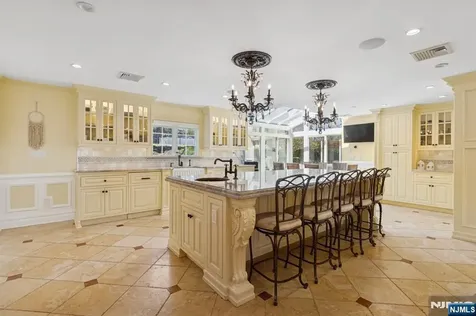912 Cherokee Lane Franklin Lakes NJ 07417