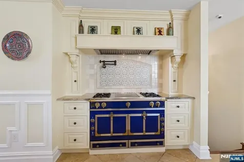 912 Cherokee Lane Franklin Lakes NJ 07417