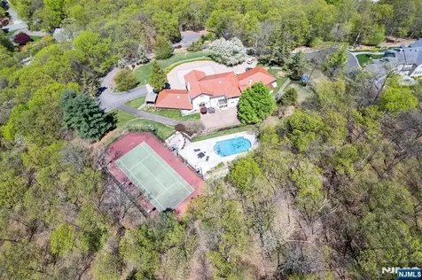 912 Cherokee Lane Franklin Lakes NJ 07417