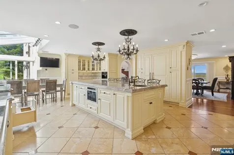 912 Cherokee Lane Franklin Lakes NJ 07417