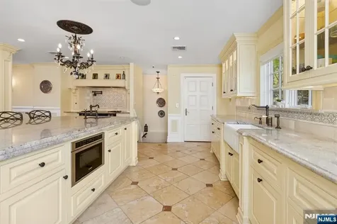 912 Cherokee Lane Franklin Lakes NJ 07417