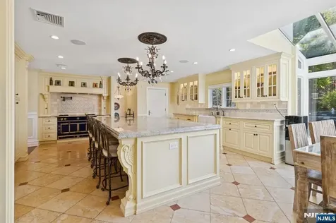 912 Cherokee Lane Franklin Lakes NJ 07417