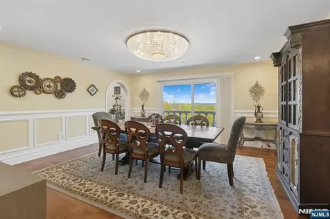 912 Cherokee Lane Franklin Lakes NJ 07417