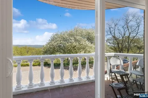 912 Cherokee Lane Franklin Lakes NJ 07417