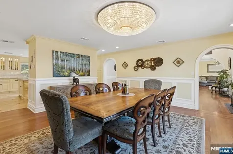 912 Cherokee Lane Franklin Lakes NJ 07417