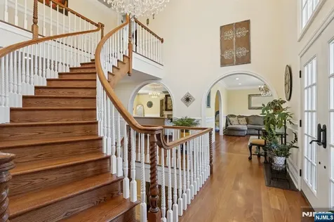 912 Cherokee Lane Franklin Lakes NJ 07417