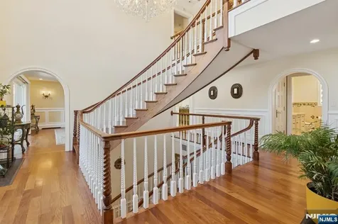 912 Cherokee Lane Franklin Lakes NJ 07417