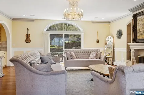 912 Cherokee Lane Franklin Lakes NJ 07417