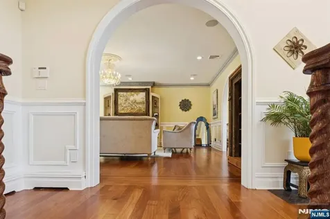 912 Cherokee Lane Franklin Lakes NJ 07417